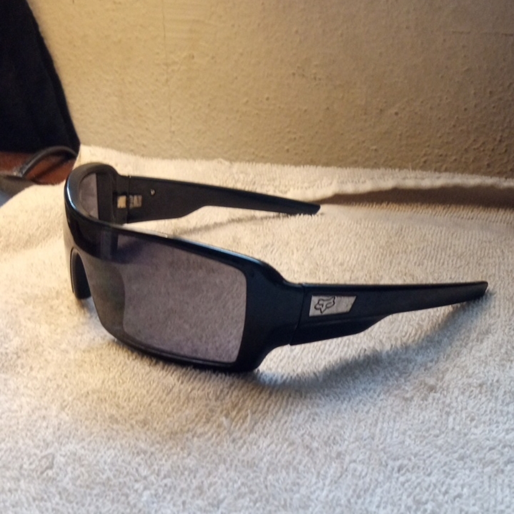 ⭐GUC..Fox "The Duncan" Glossy Black Stylish Sunglasses. Eligible For 2/$30 Deal.